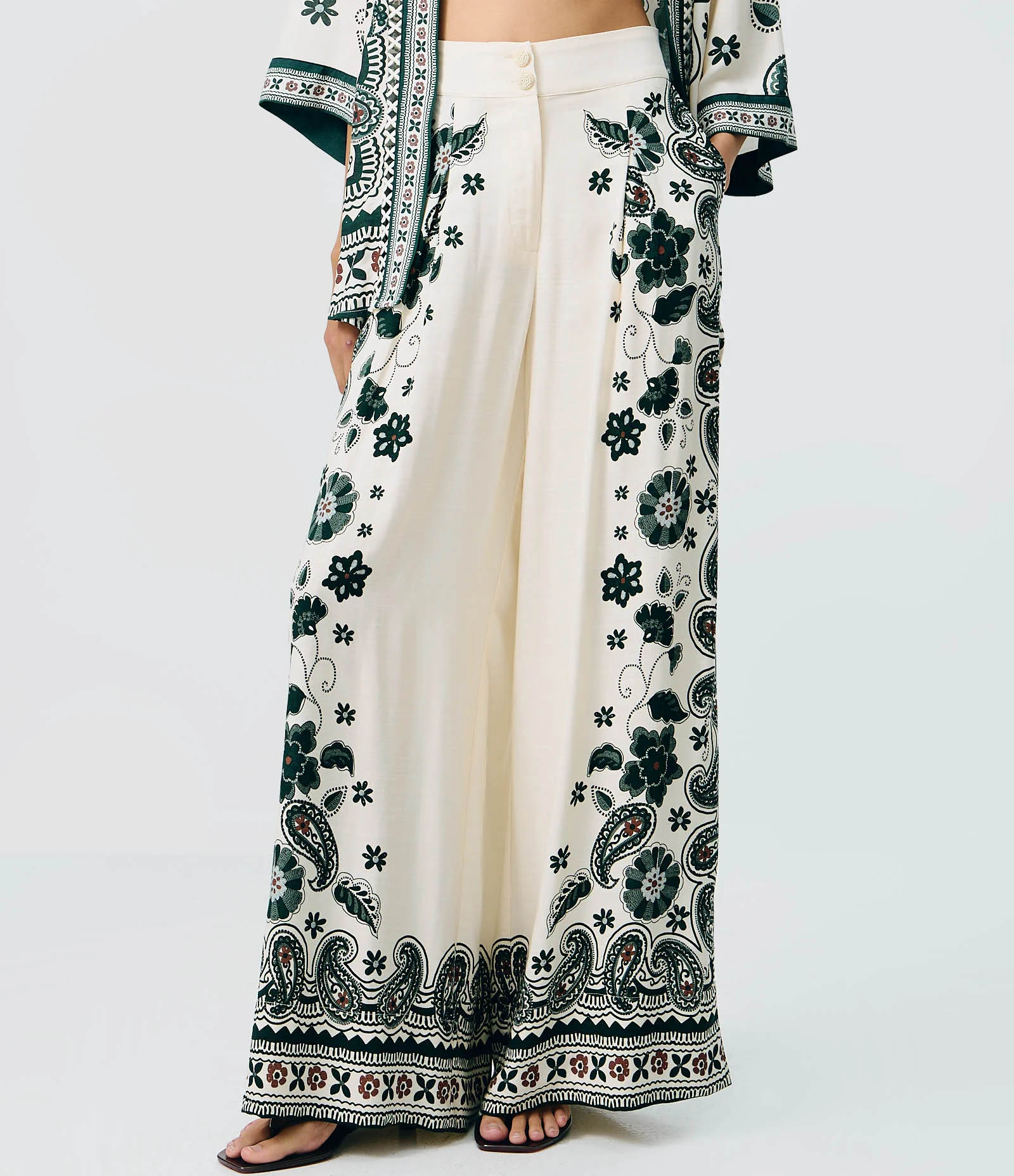 Calça Wide Leg em Viscose com Estampa Lenço Retrô Off White 2