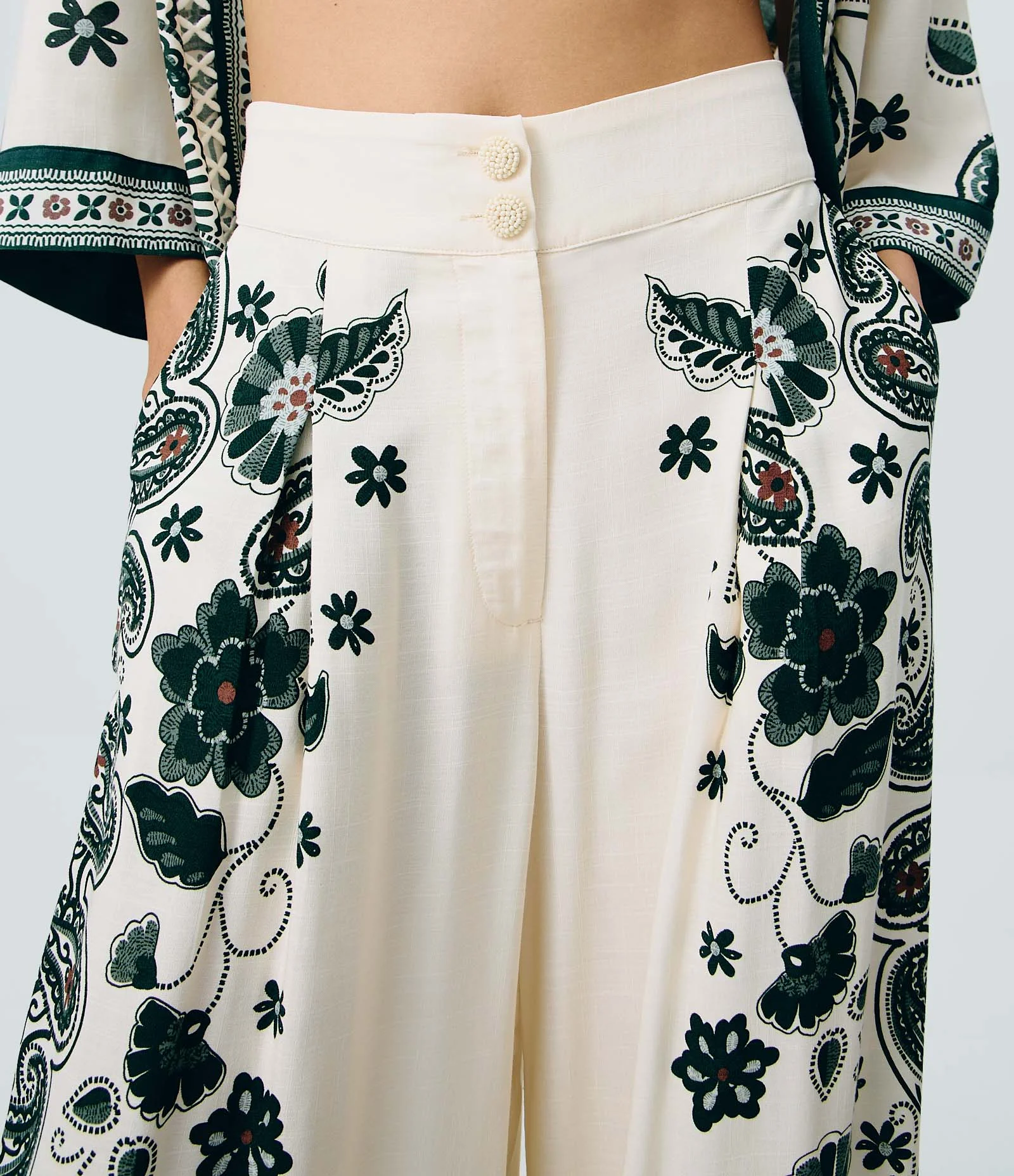 Calça Wide Leg em Viscose com Estampa Lenço Retrô Off White 3