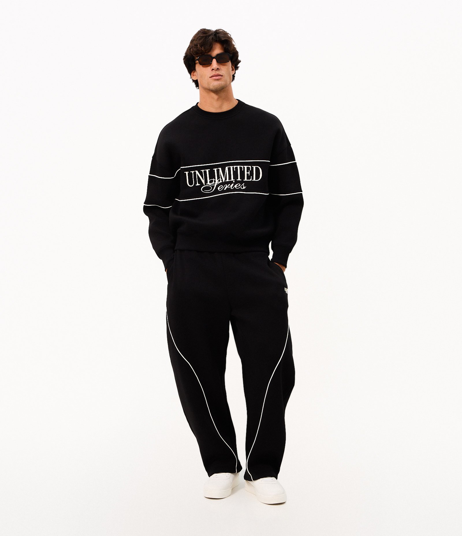 Calça Moletom com Piping Contrastante Preto 1