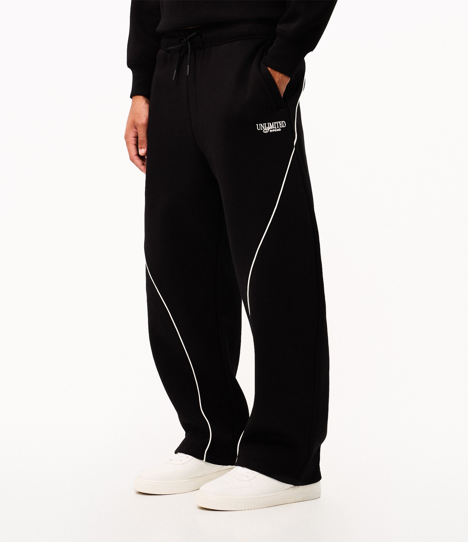 Calça Moletom com Piping Contrastante Preto 2