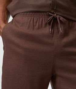 Bermuda com Cós Elástico e Bolsos