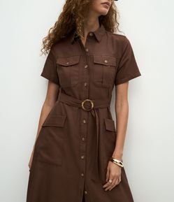 Vestido Midi Manga Curta em Sarja com Bolsos Utilitários