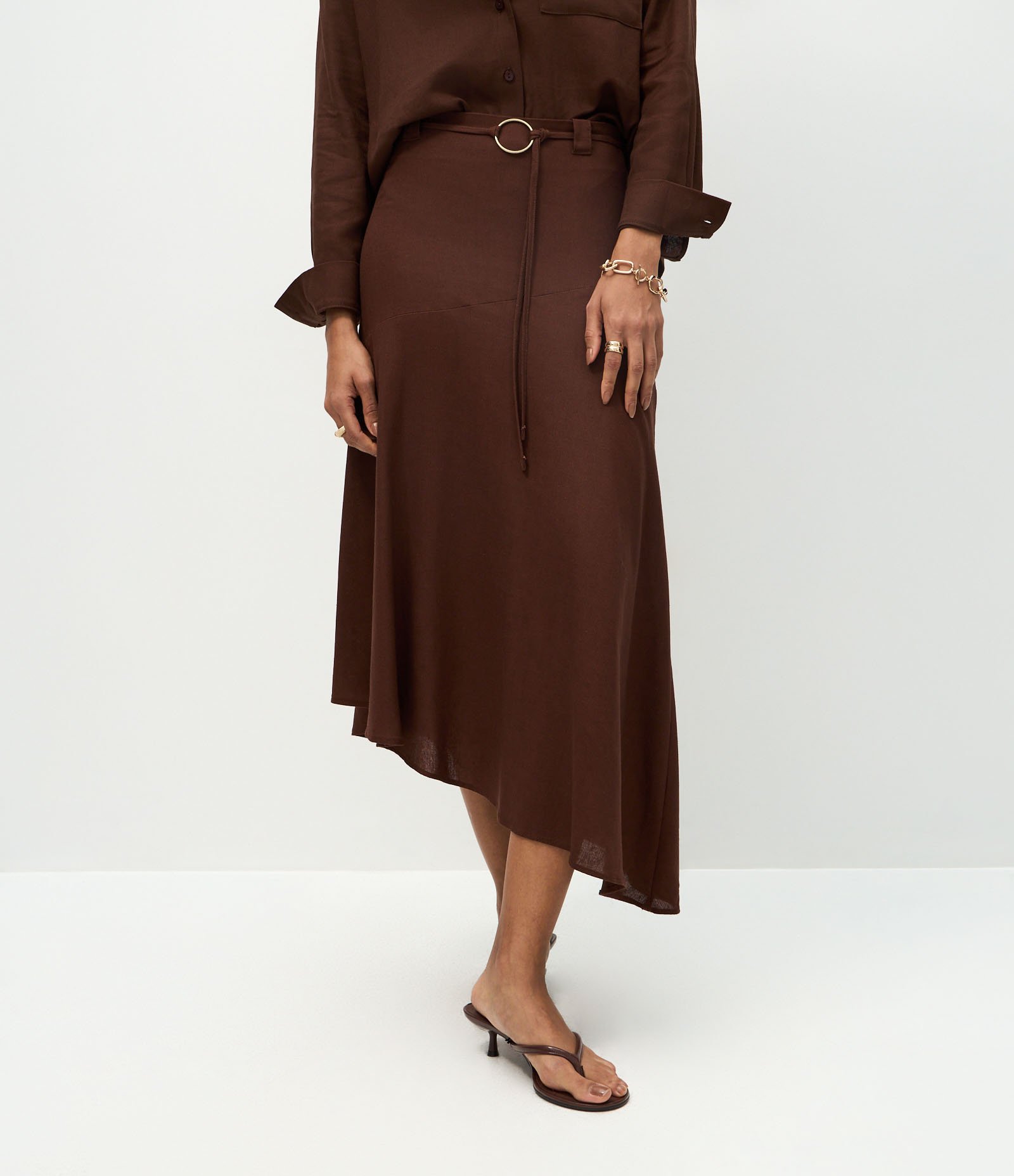 Saia Longa em Viscolinho com Cinto e Barra Assimétrica Marrom 3