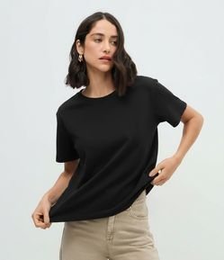 Blusa Básica com Manga Curta e Gola Redonda