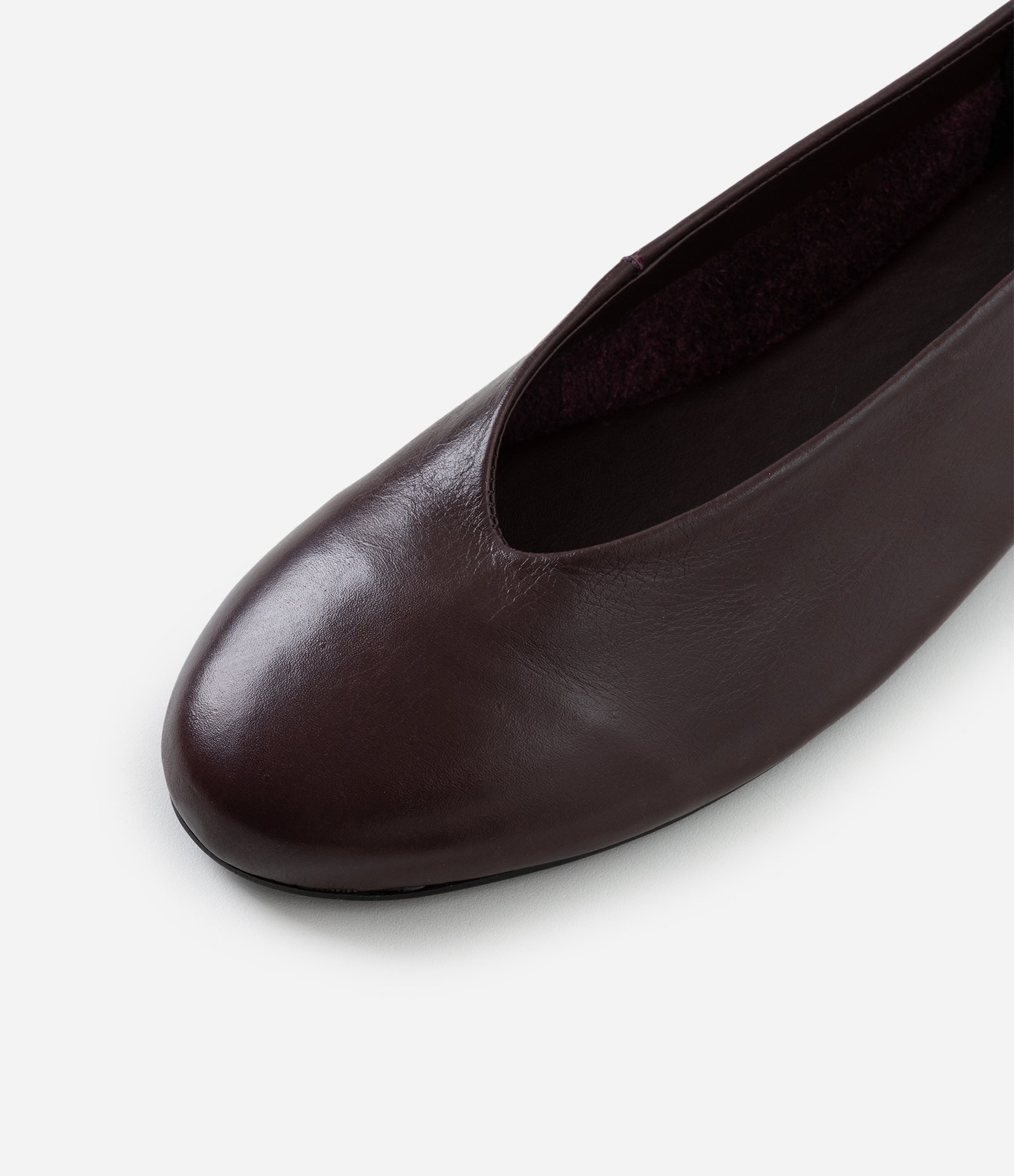 Sapatilha em Couro com Bico Redondo Vinho 5