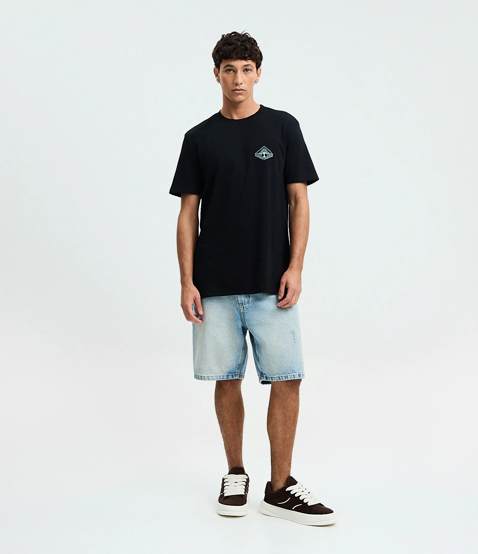 Camiseta em Algodão com Estampa Inspired e Discover Preto 2