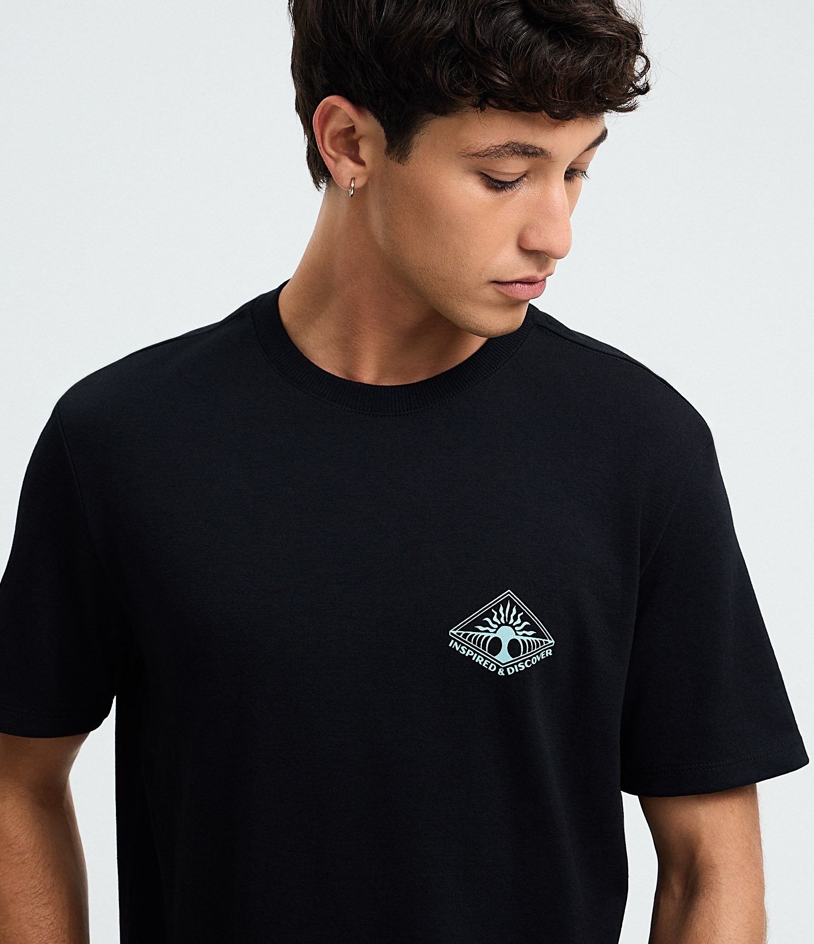 Camiseta em Algodão com Estampa Inspired e Discover Preto 4