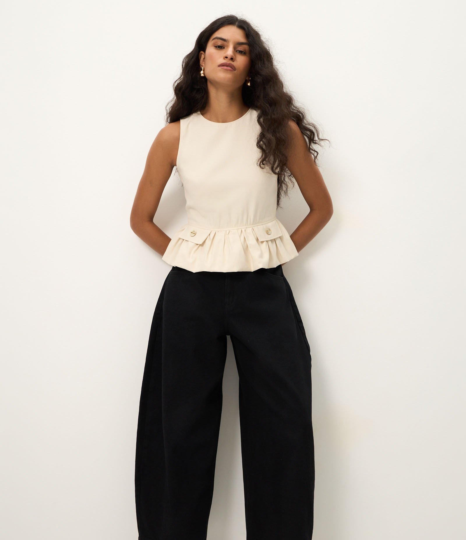 Calça Barrel em Denim com Cintura Média e Bolsos Preto 2