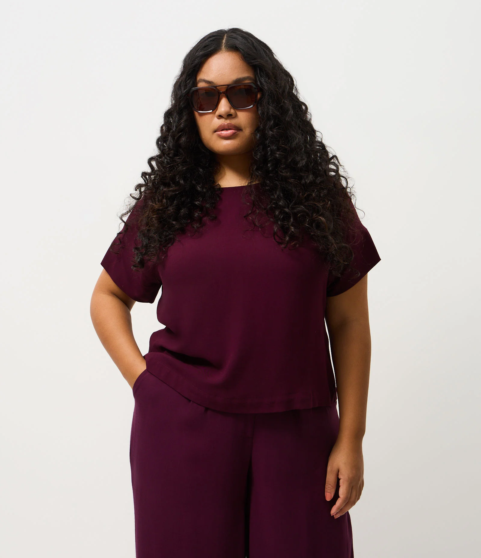 Blusa Básica em Viscose Manga Curta Curve & Plus Size Marrom 1