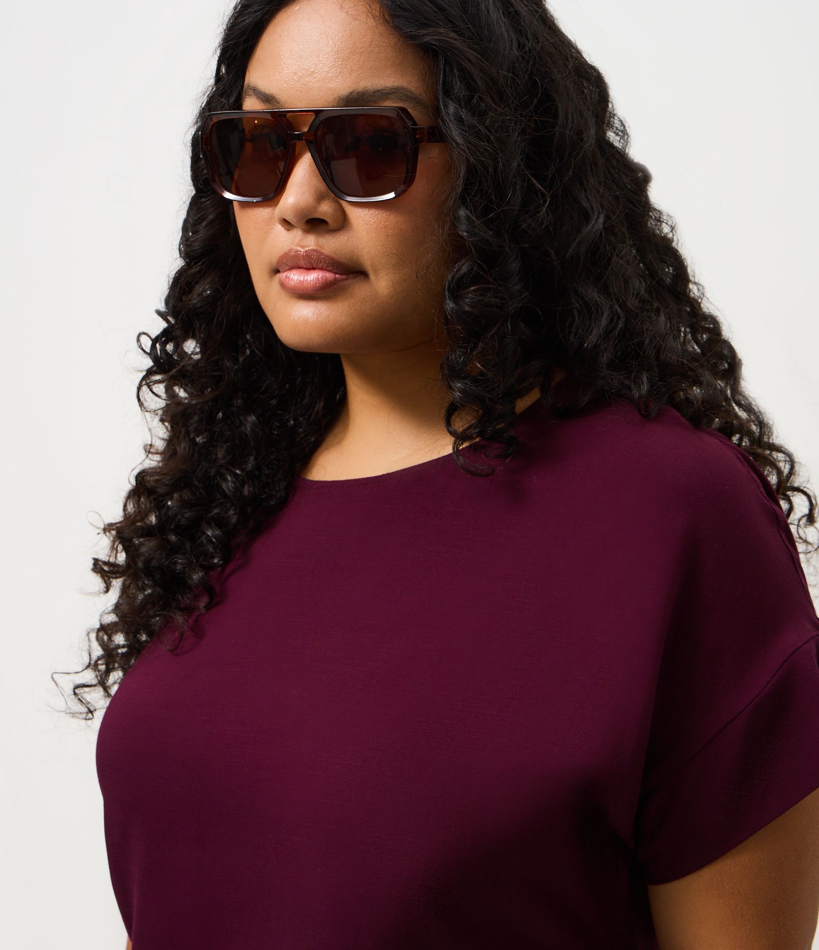 Blusa Básica em Viscose Manga Curta Curve & Plus Size Marrom 3