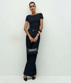 Blusa Regular em Poliamida com Gola Canoa