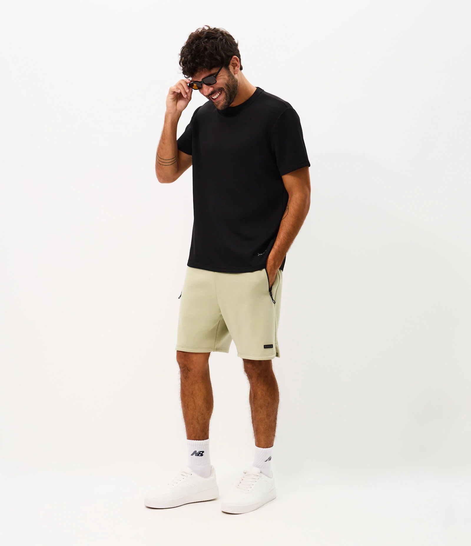Bermuda Esportiva em Moletom Tecnológico com Cós Elástico e Zíper no Bolso Verde 1
