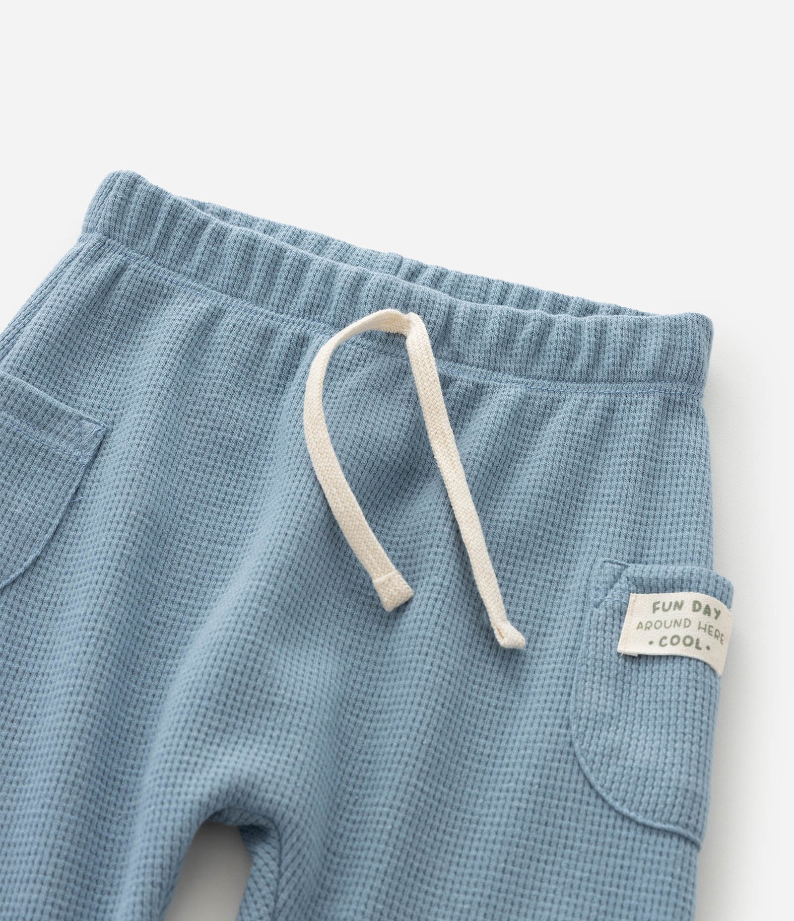 Calça Infantil em Waffle com Textura e Cordão Ajustável – Tam 0 a 18 Meses Azul Claro 7