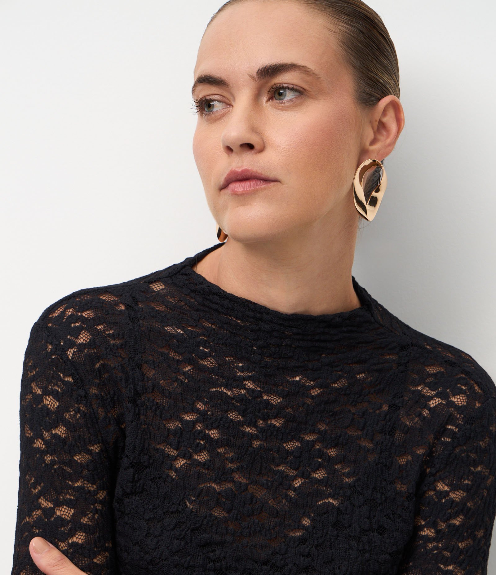 Blusa Justinha em Renda com Manga Longa Preto 3