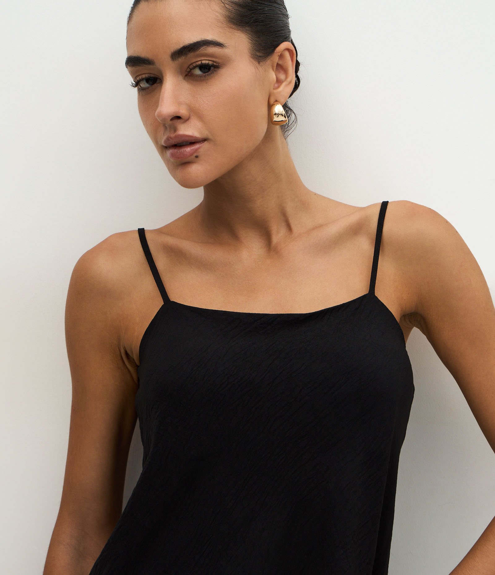 Blusa em Airflow Texturizado com Ponta Assimétrica Preto 3