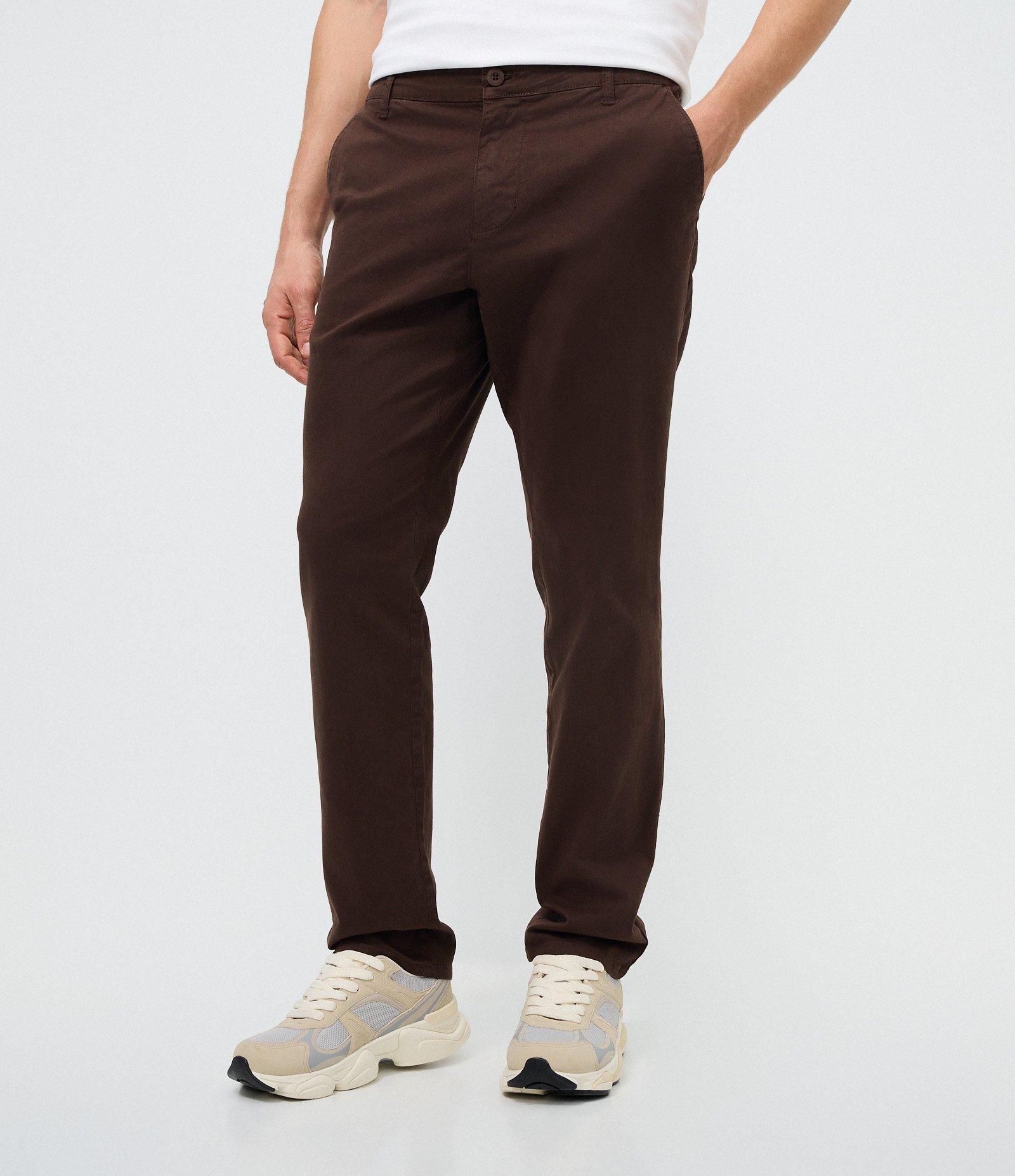Calça Slim em Sarja Lavada Marrom 3