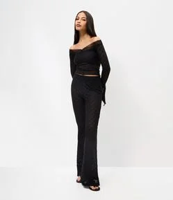 Calça Flare em Renda