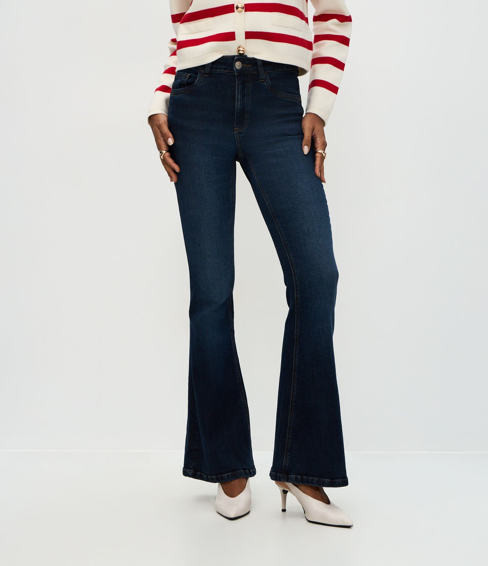 Calça Flare Jeans com Bolsos Funcionais Azul Escuro 3