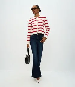 Calça Flare Jeans com Bolsos Funcionais