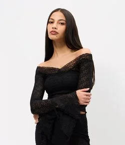 Blusa Manga Flare em Renda com Decote Ombro a Ombro