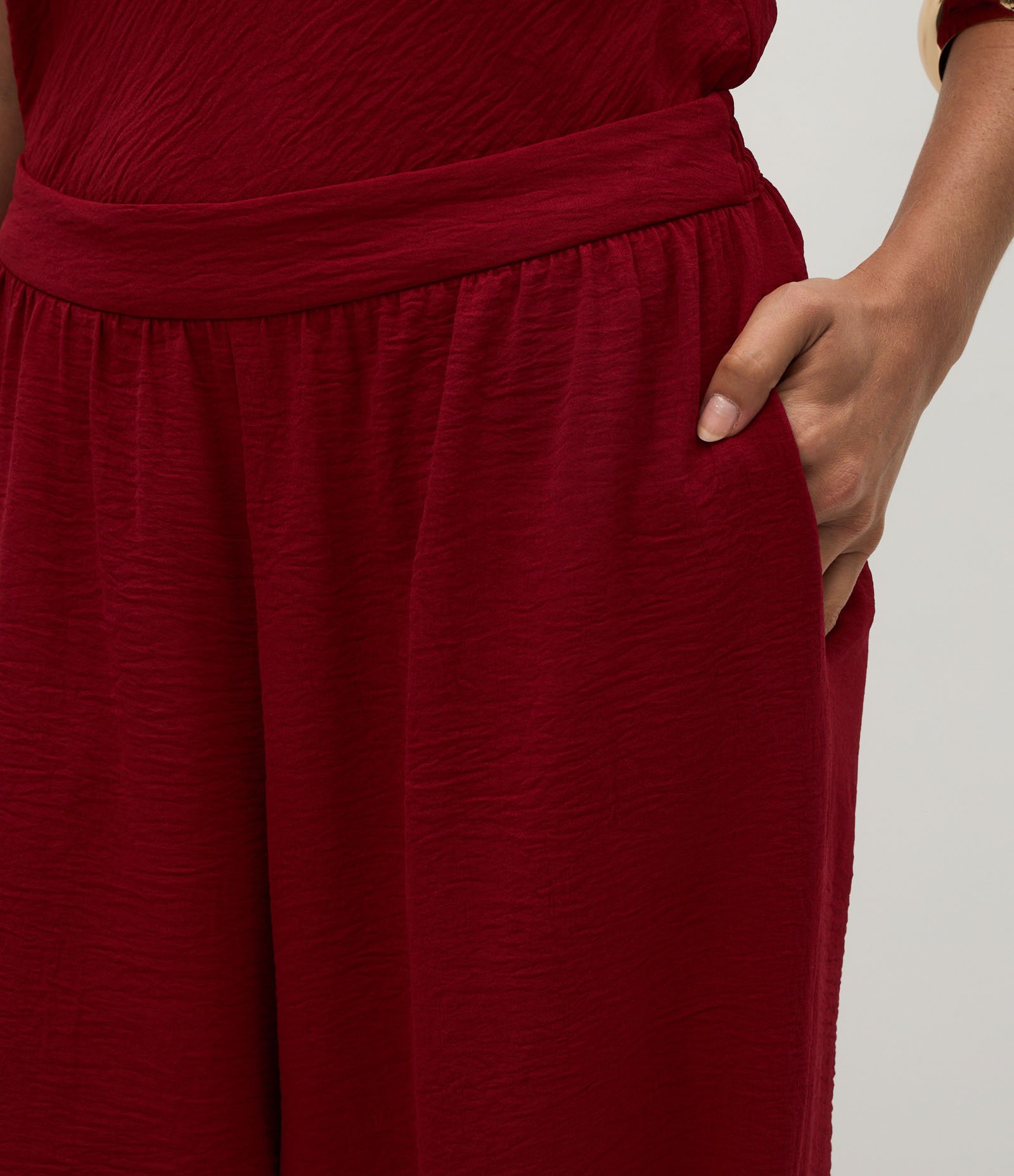 Calça Ampla em Airflow com Cós Elástico Vermelho 4