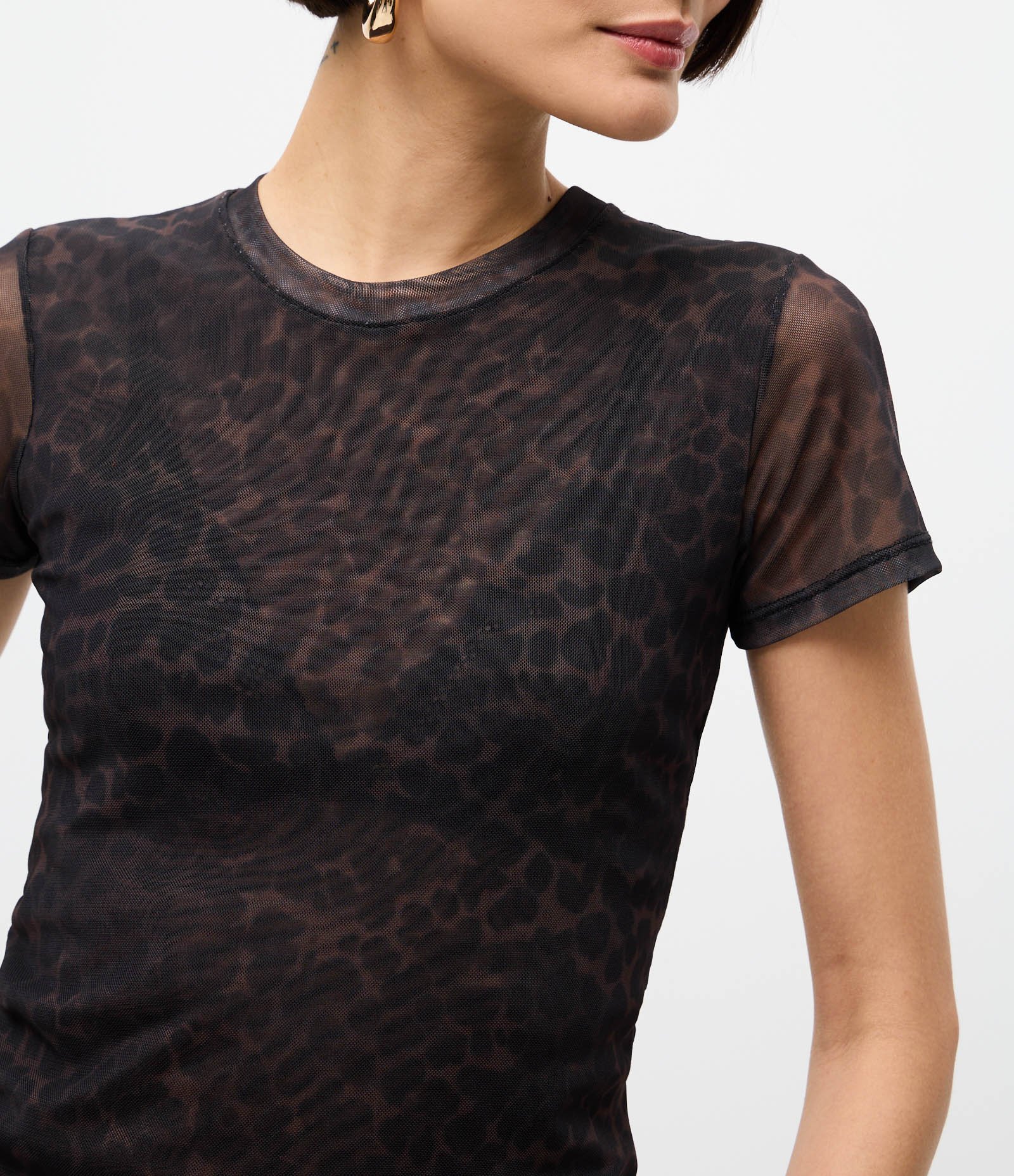 Blusa em Tule com Estampa Sombreada de Onça e Golinha Preto 3