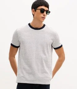 Camiseta em Algodão Listrada com Furinhos