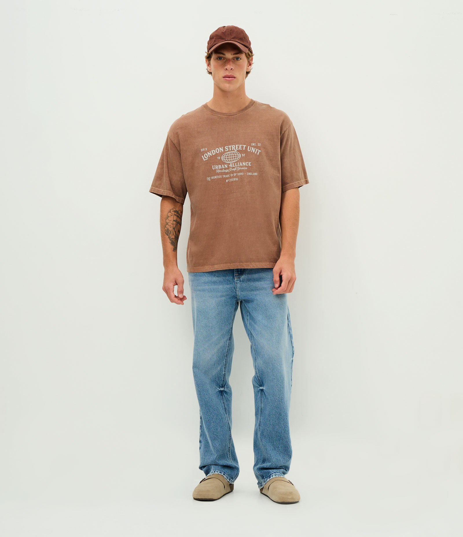Camiseta Boxy em Algodão com Lettering London Street Unit Marrom 3