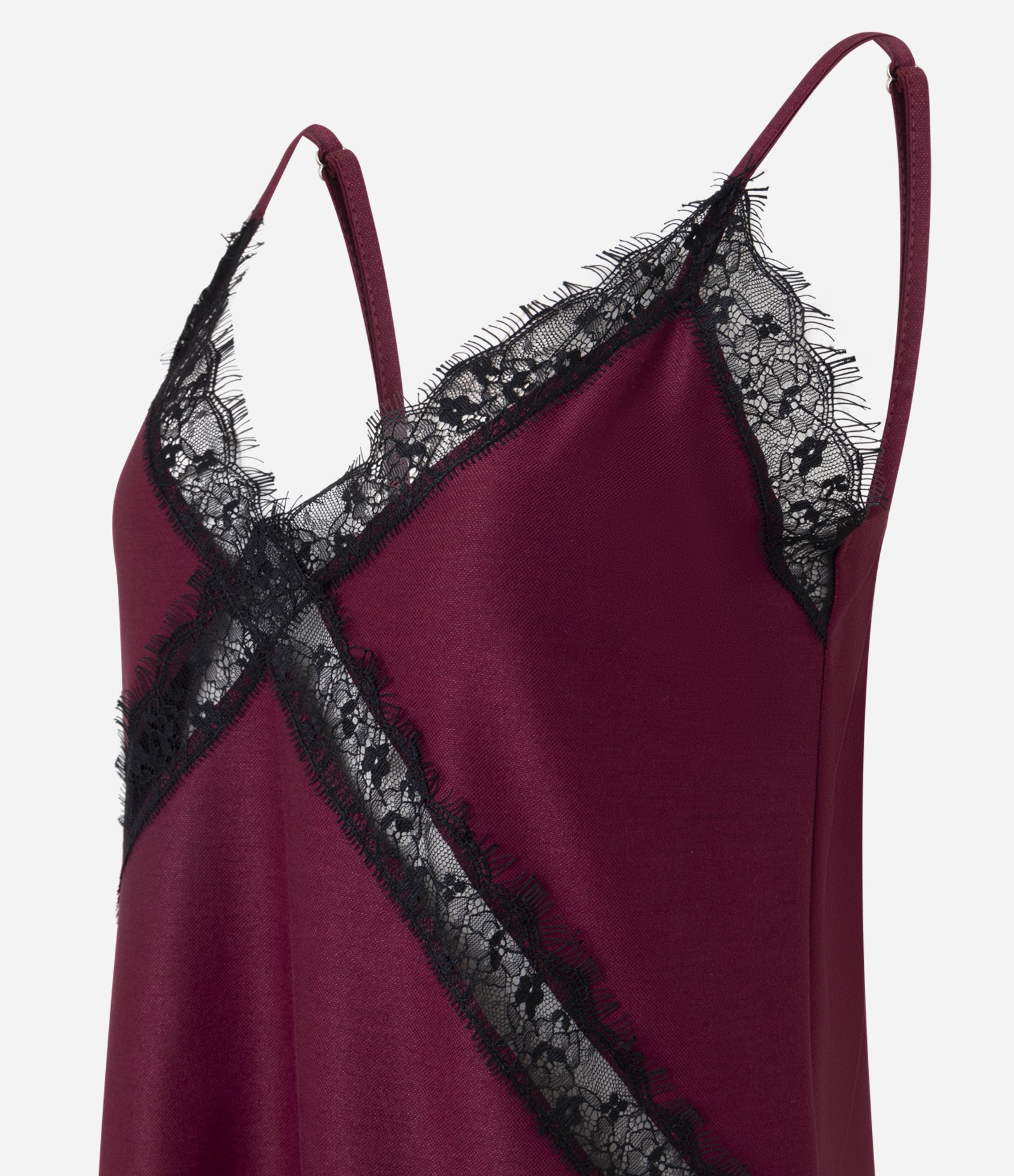 Blusa em Piquet com Renda Delicada Aplicada Vinho 6