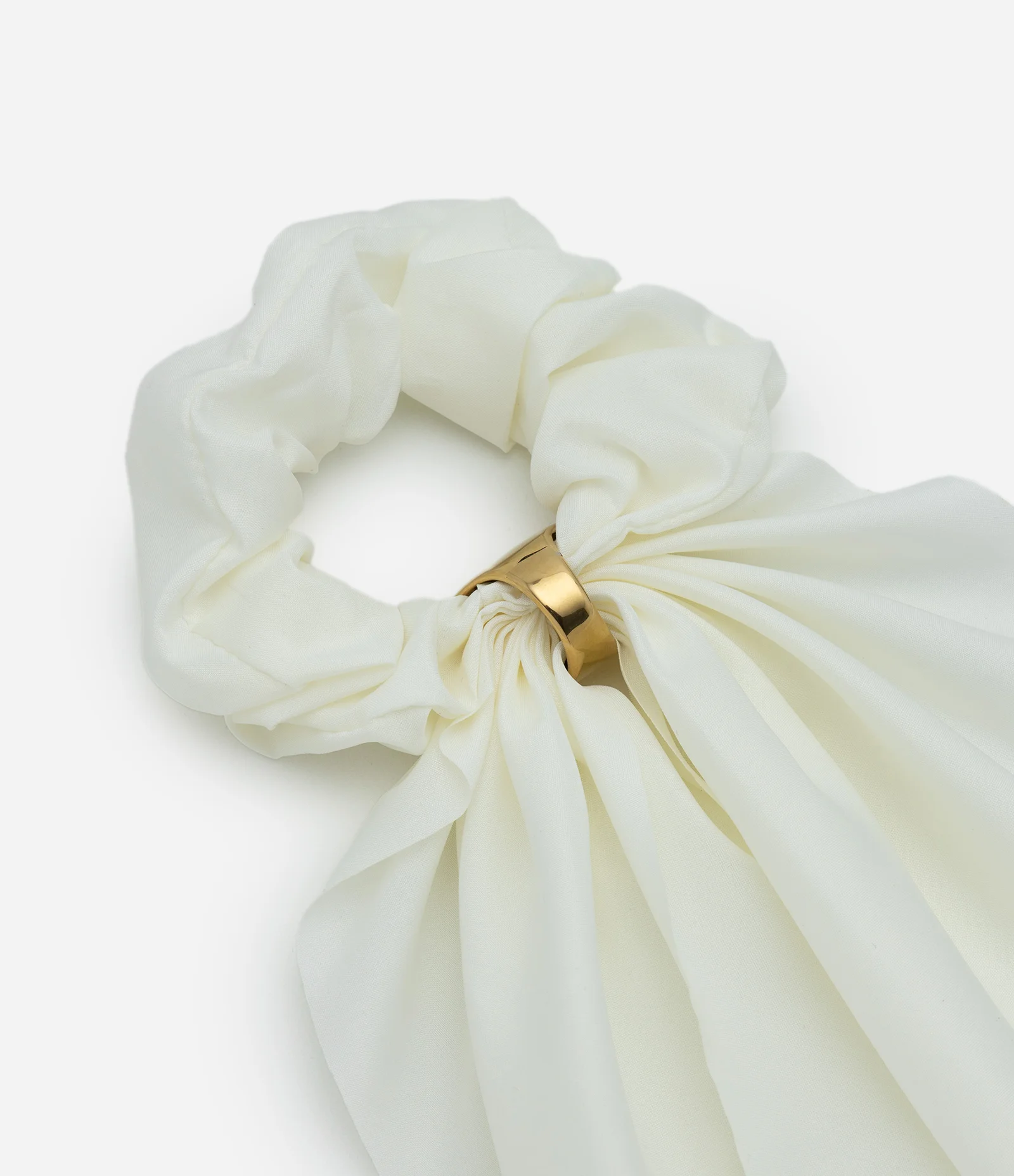 Scrunchie Acetinada com Detalhe Metalizado Off White 2