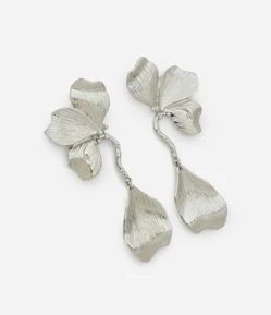 Brinco Médio Metalizado com Formato de Meia Flor