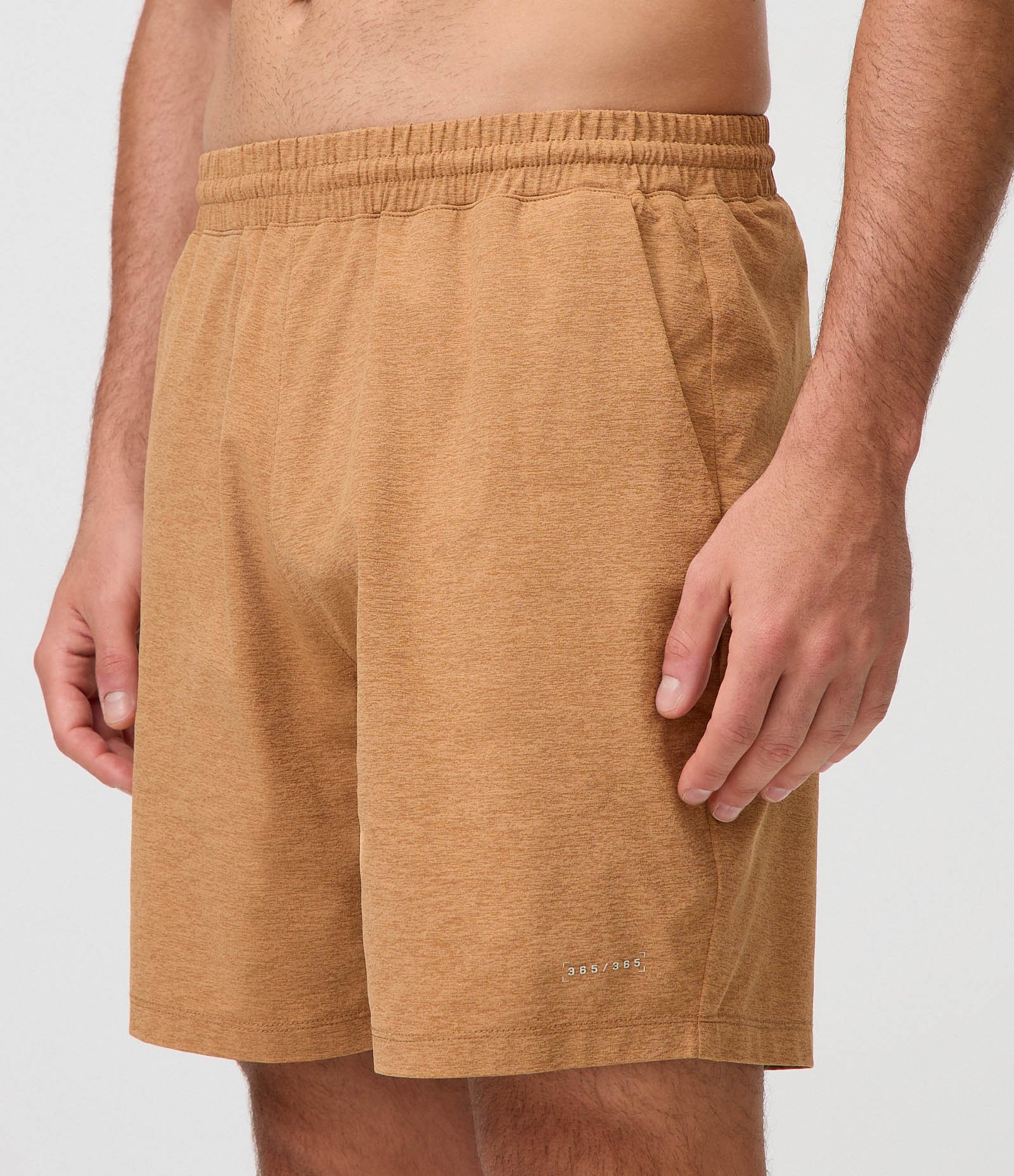 Bermuda Esportiva com Bolso Funcional com Zíper Marrom 2