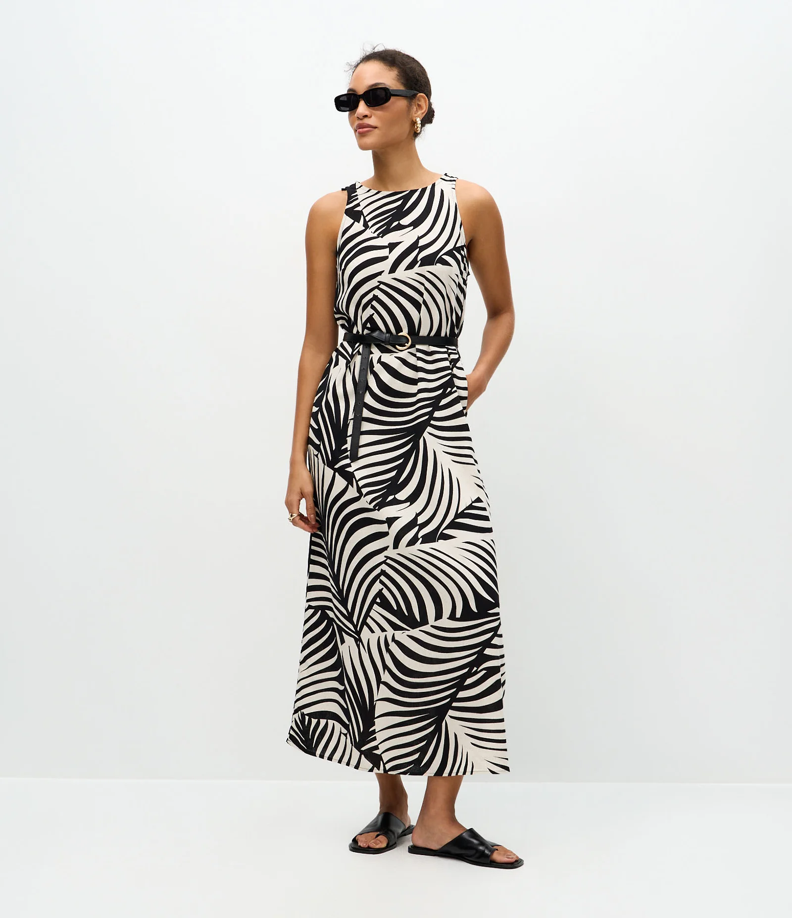 Vestido Midi em Viscolinho com Estampa de Folhagens Branco/Preto 2