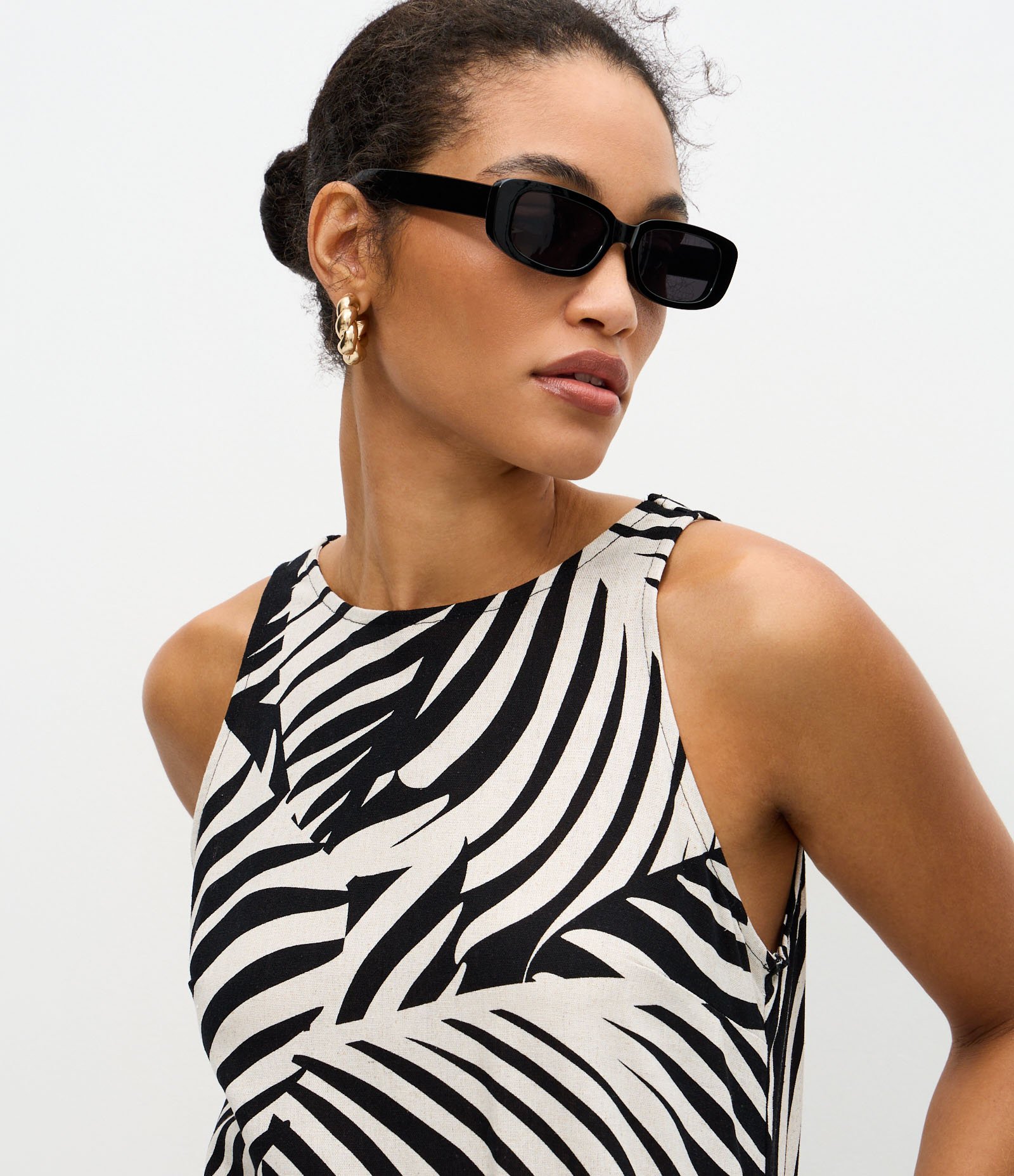 Vestido Midi em Viscolinho com Estampa de Folhagens Branco/Preto 3