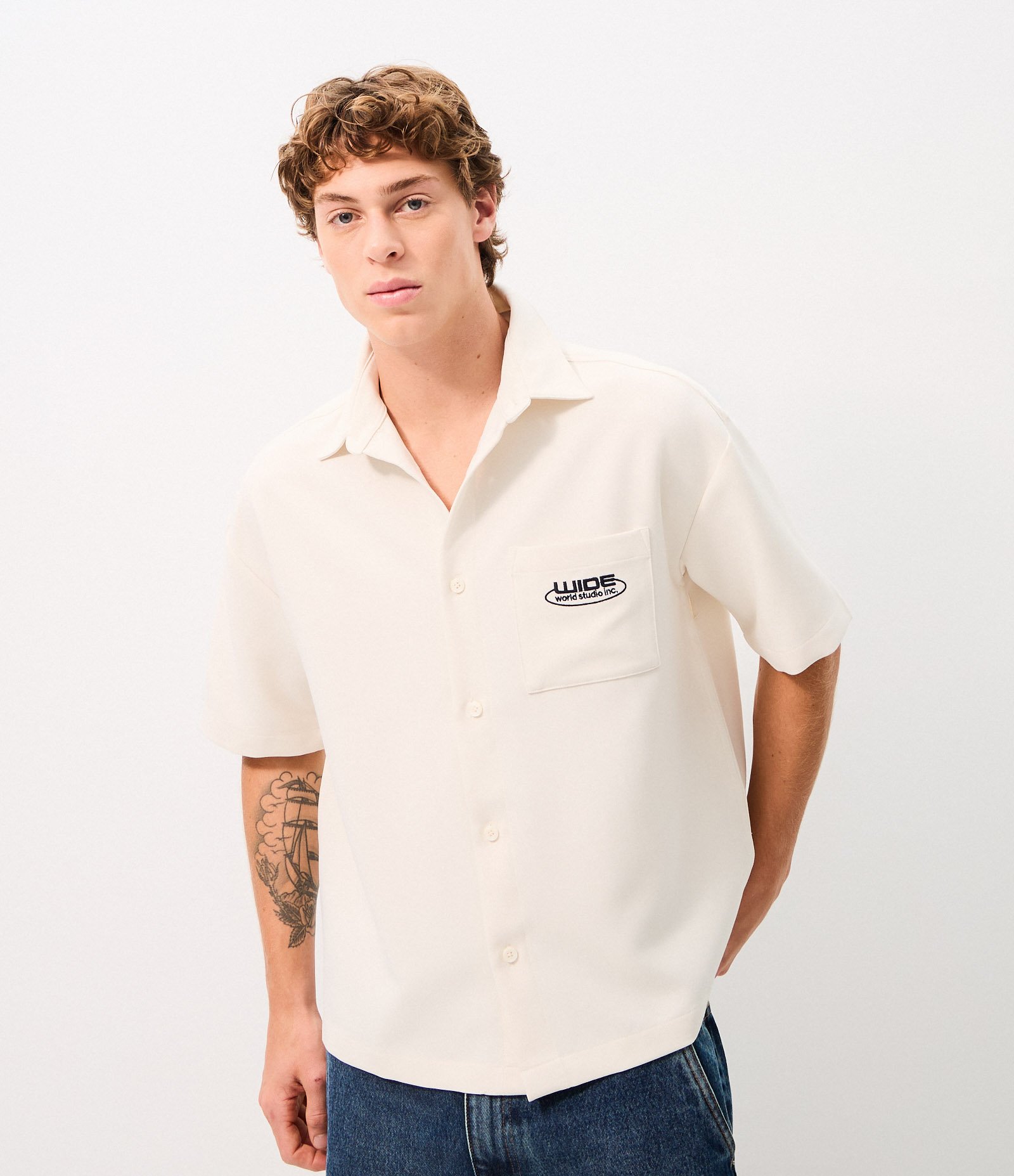 Camisa Boxy com Lettering Bordado Branco 3