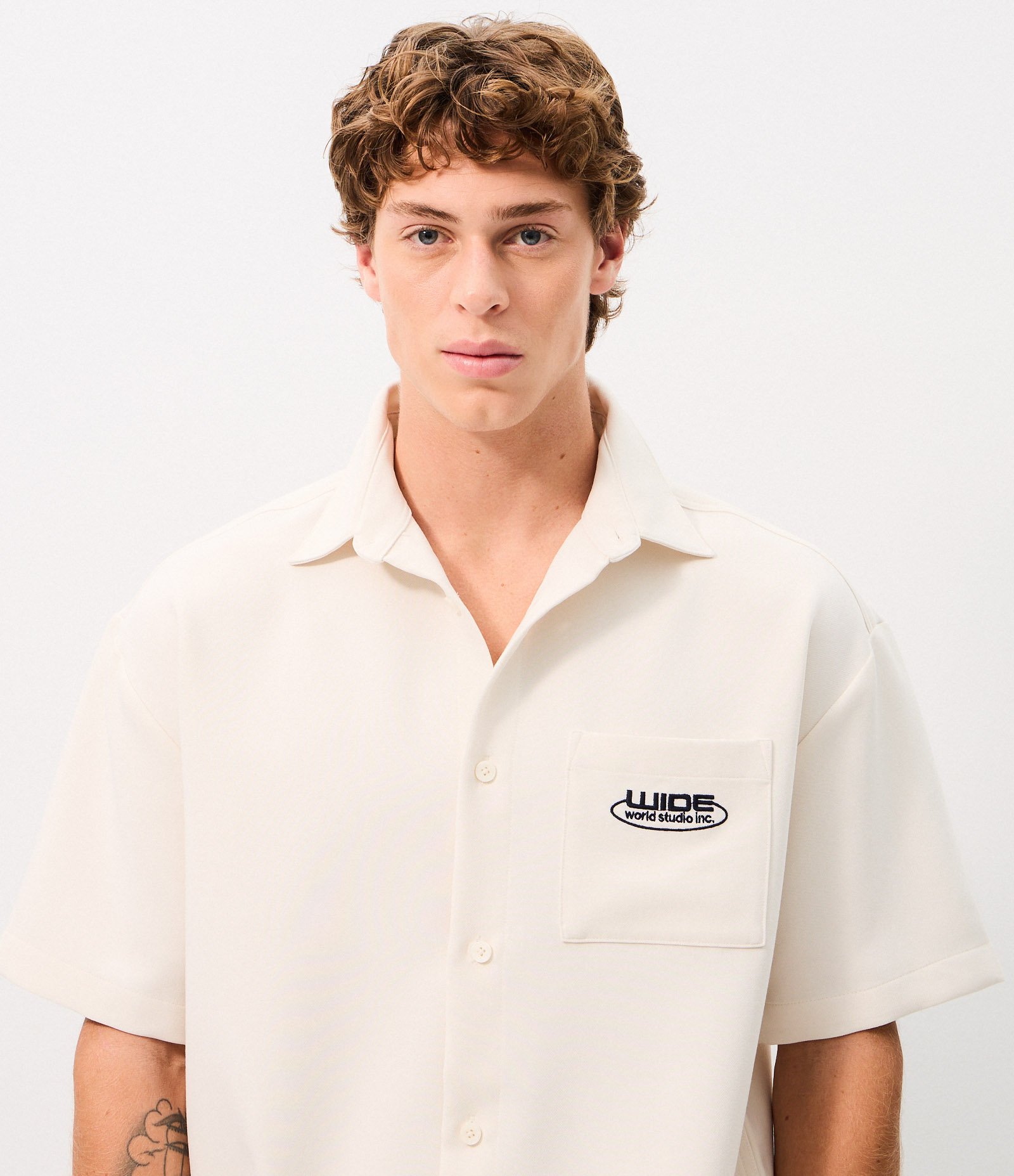 Camisa Boxy com Lettering Bordado Branco 4