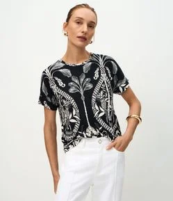 Blusa Manga Curta em Viscolycra com Estampa Tropical