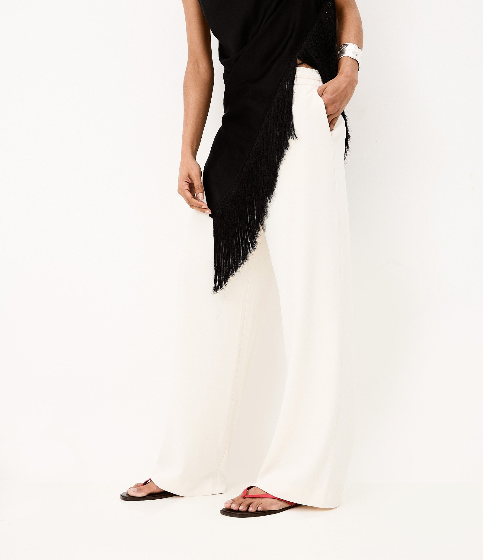 Calça Wide Leg Alfaiatada com Passantes no Cós Bege 2