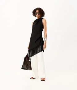 Calça Wide Leg Alfaiatada com Passantes no Cós