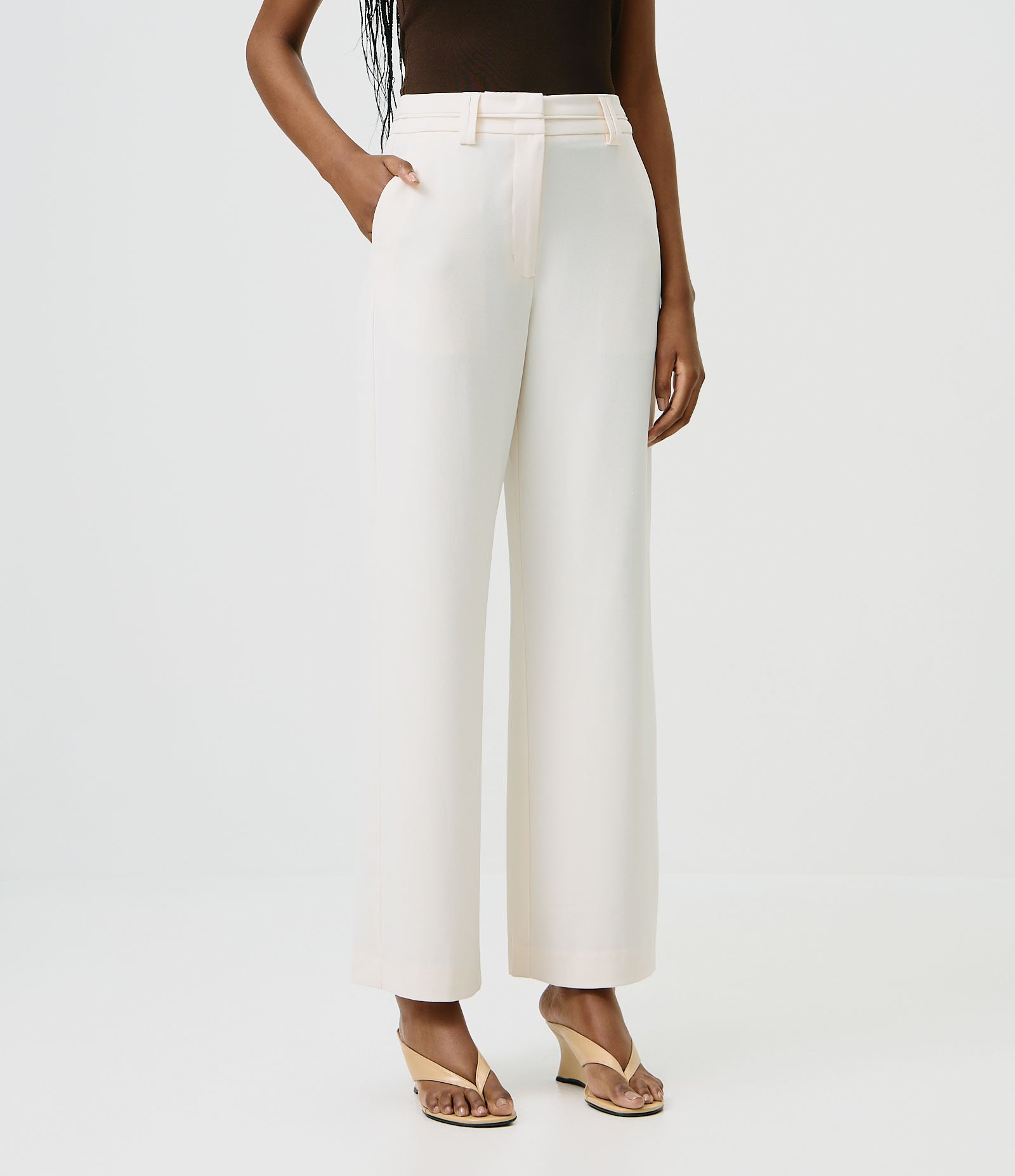 Calça Wide Leg Alfaiatada com Passantes no Cós Bege 4