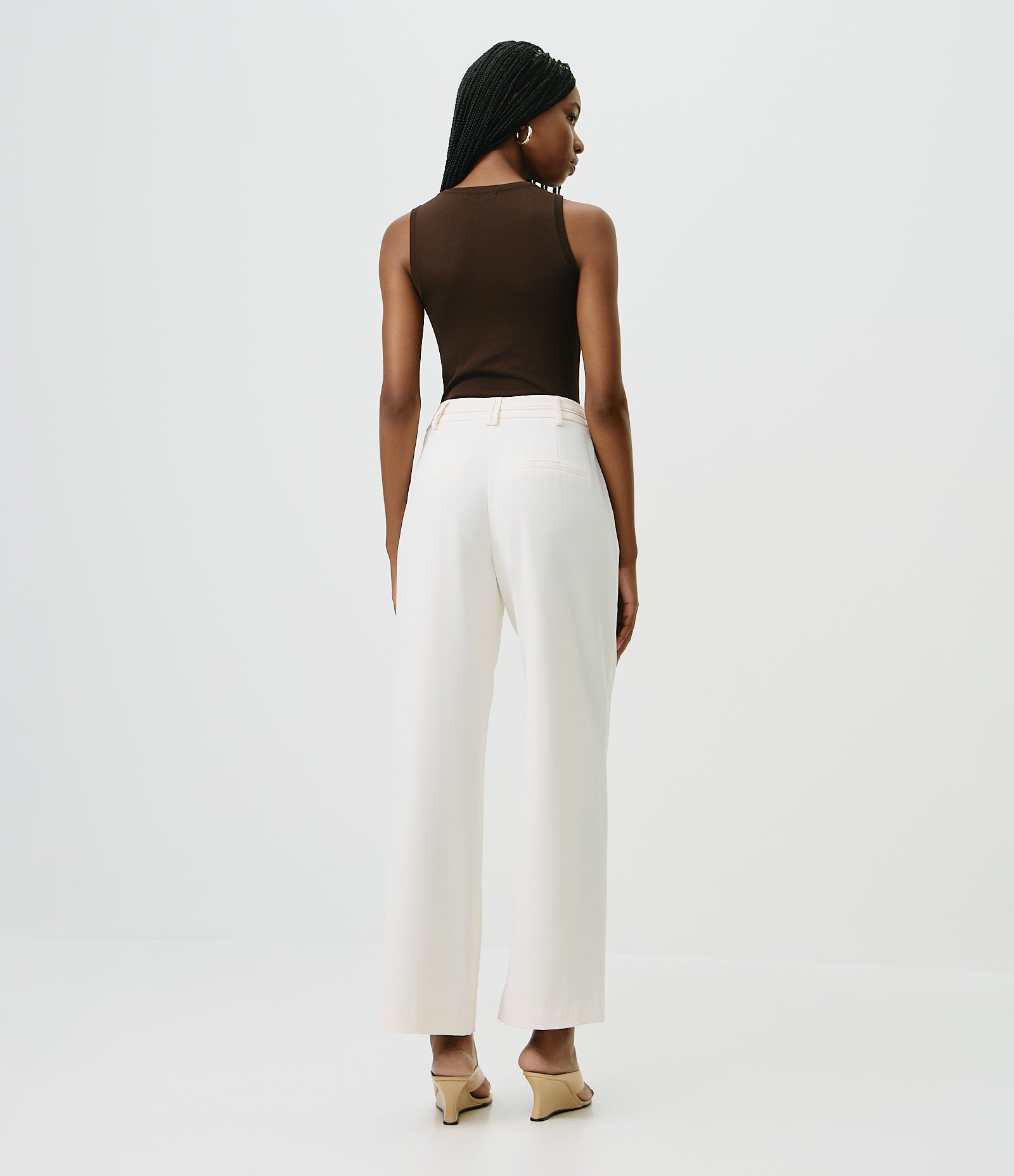 Calça Wide Leg Alfaiatada com Passantes no Cós Bege 6