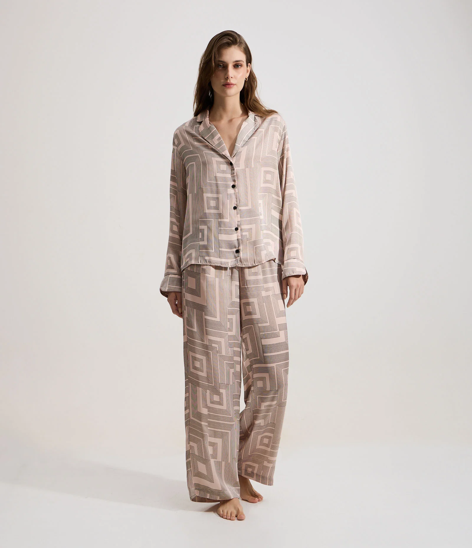 Pijama Americano Longo em Cetim com Estampa Geométrica Rose/Preto 2