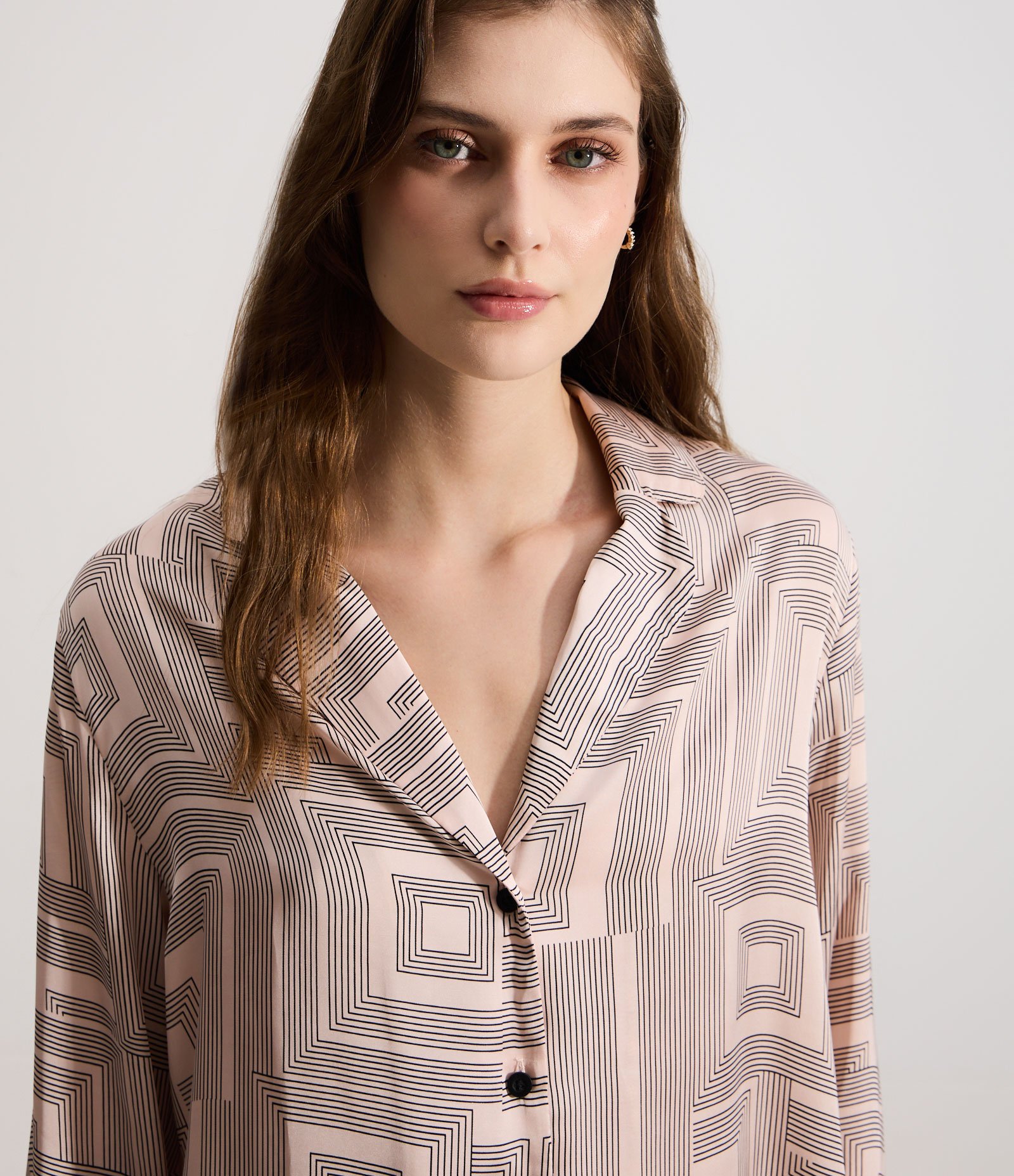 Pijama Americano Longo em Cetim com Estampa Geométrica Rose/Preto 3