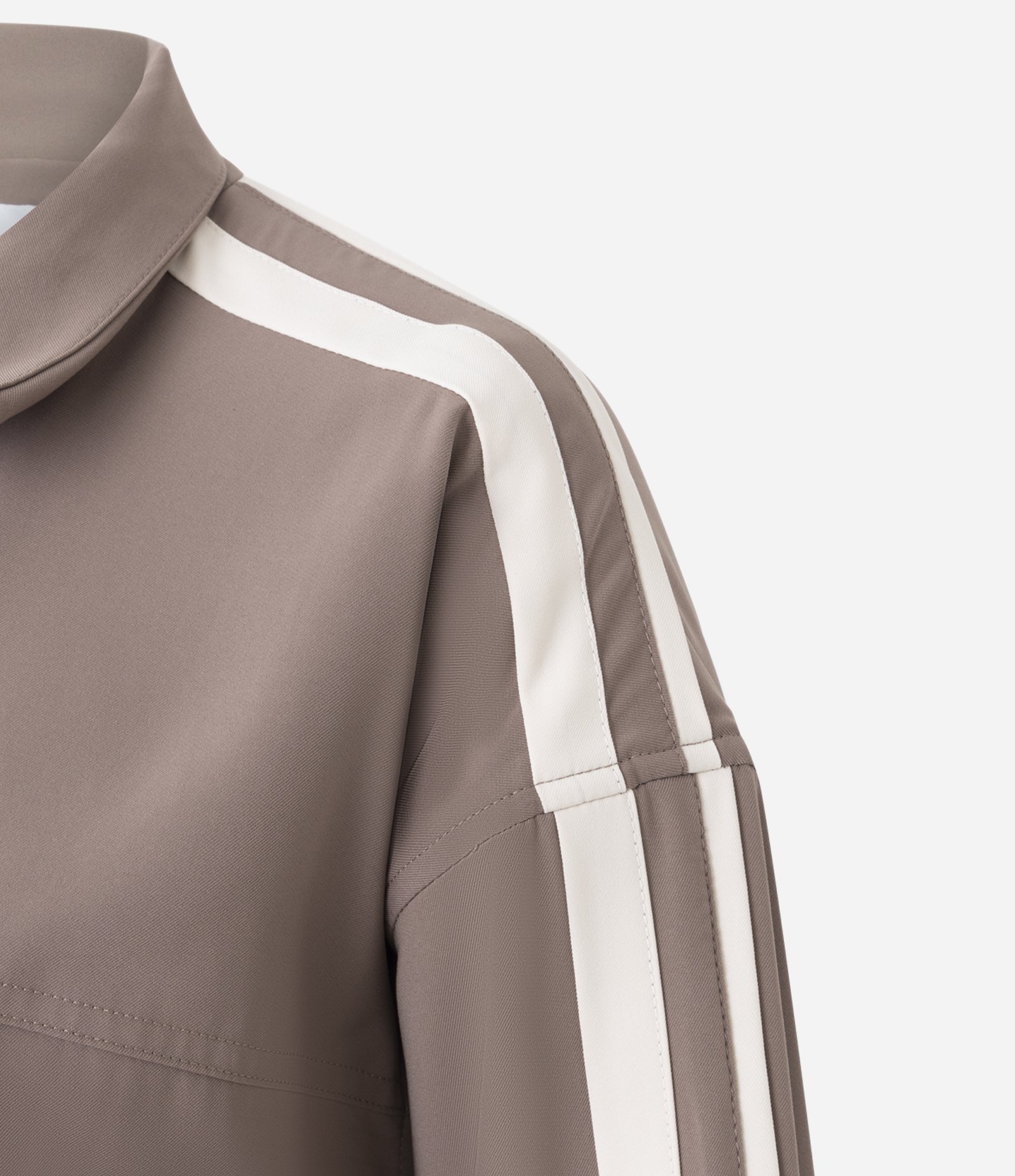 Jaqueta Oversized Esportiva em Microfibra com Recortes Contrastantes Marrom 8