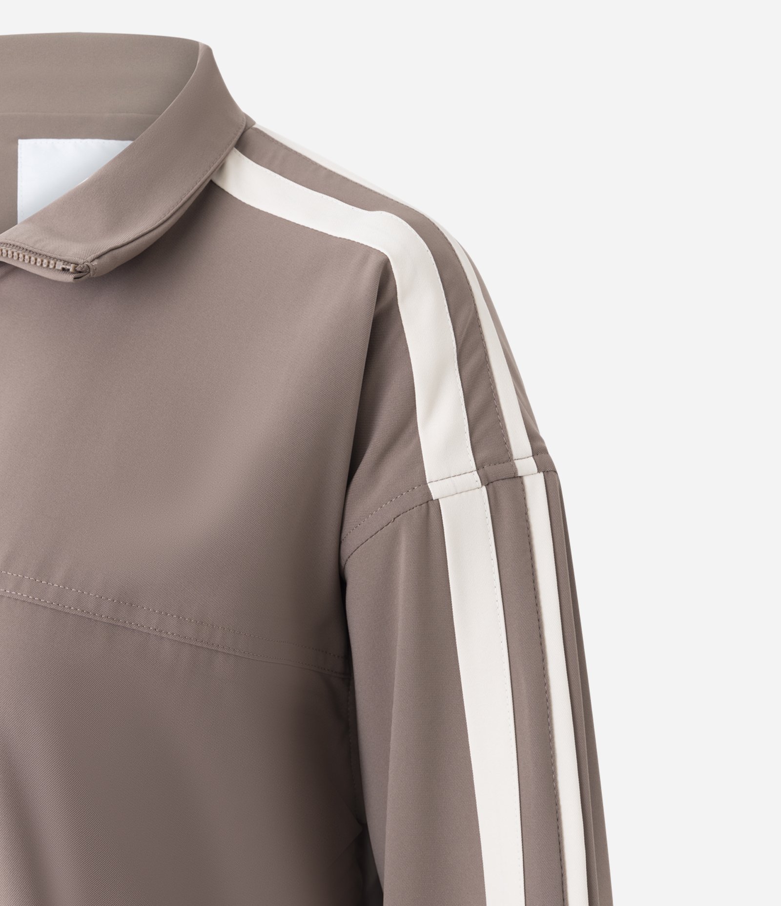 Jaqueta Oversized Esportiva em Microfibra com Recortes Contrastantes Marrom 9