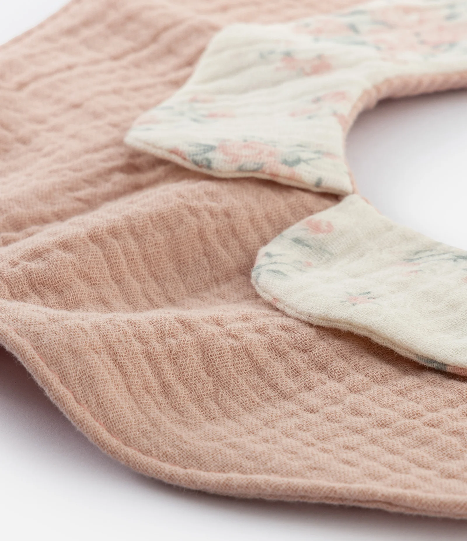 Babador Bebê em Algodão com Estampa Floral e Gola Boneca – Tam U Rosa Antigo 2