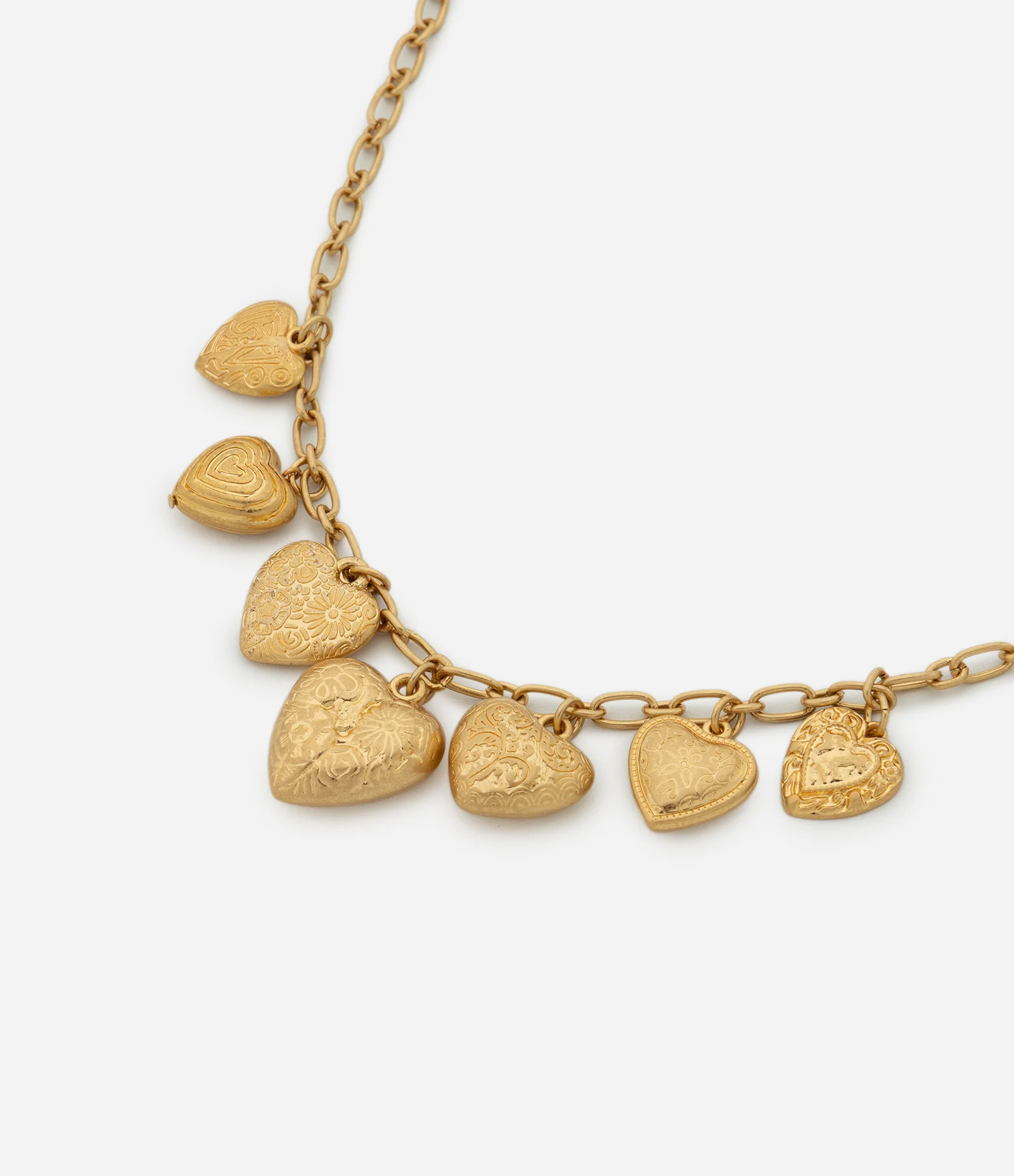 Colar Curto com Pingentes de Coração Texturizados Dourado 1