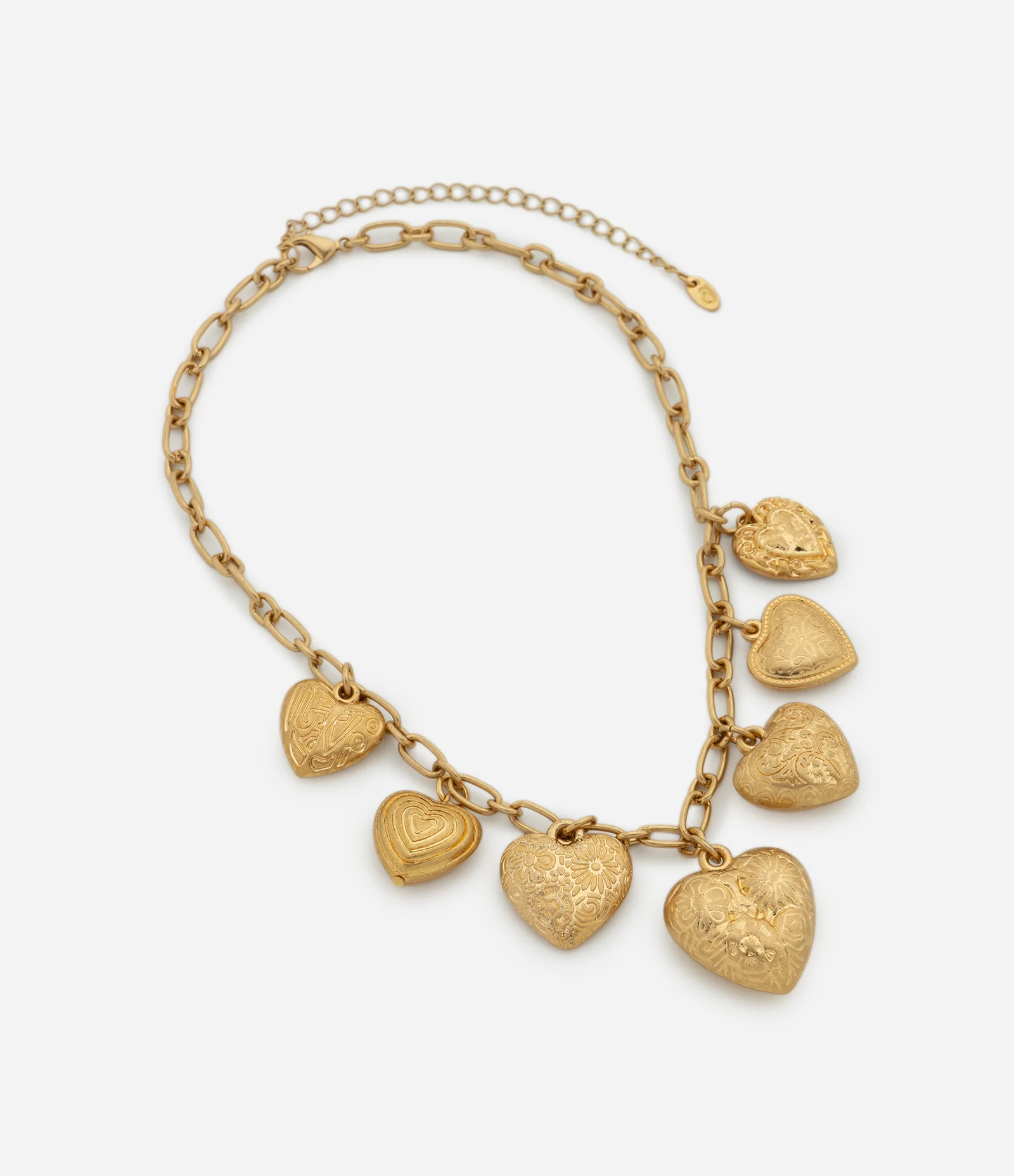 Colar Curto com Pingentes de Coração Texturizados Dourado 2