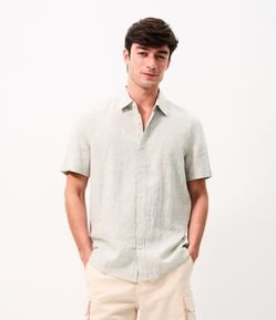 Camisa Regular em Linho com Abotoamento