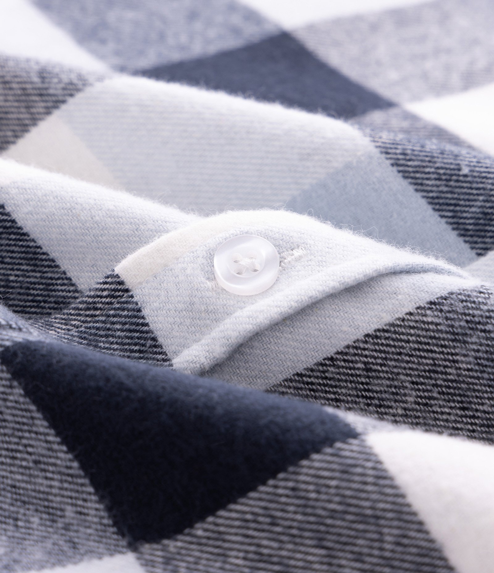 Camisa Comfort em Algodão com Estampa Xadrez e Manga Longa Branco/Azul Escuro 6